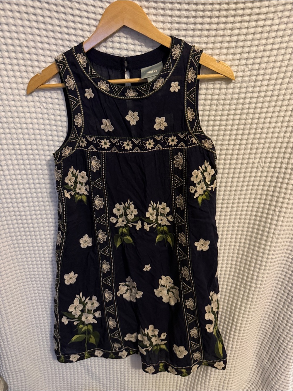 Women's embroidered jacket label